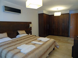 Kingsize bedroom